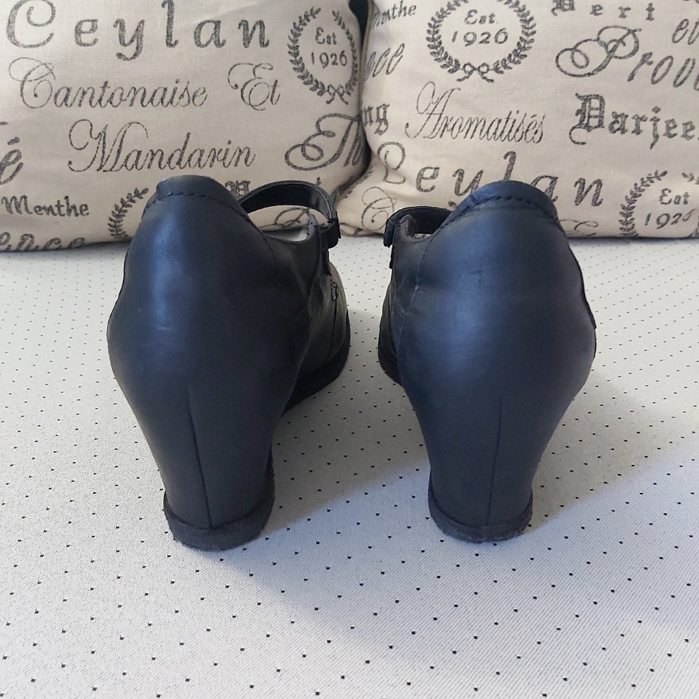 Earth Black Mary Jane Wedge Pumps - Picture 6 of 16